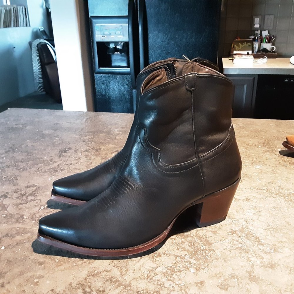 Tecovas "Daisy" Ankle boots 3 pairs Black/Brown/ Tan Suede - Picture 2 of 7